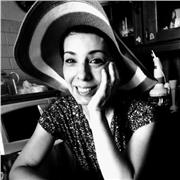 Scenografa professionista impartisce lezioni di disegno figurativo, tecniche prospettiche ,copia dal vero, tecnica del chiaroscuro. Acquarello